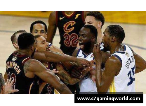 C7娱乐NBA格林飙踢全纪实：惊心动魄一幕重现！ - 副本